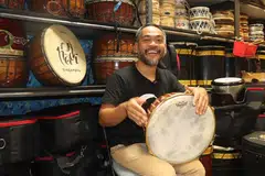 Pengasas bersama kumpulan Nadi Singapura, Riduan Zalani, gendang