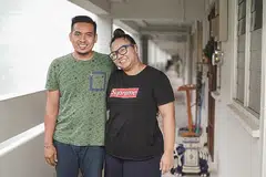 MENGHARGAI BANTUAN DIBERIKAN: Setelah bertahun-tahun bermastautin di Malaysia, Cik Fai'qah dan suaminya, Encik Hafiz, berterima kasih menerima bantuan menyesuaikan diri kembali kepada kehidupan di Singapura.- Foto BH oleh NUR DIYANA TAHA
