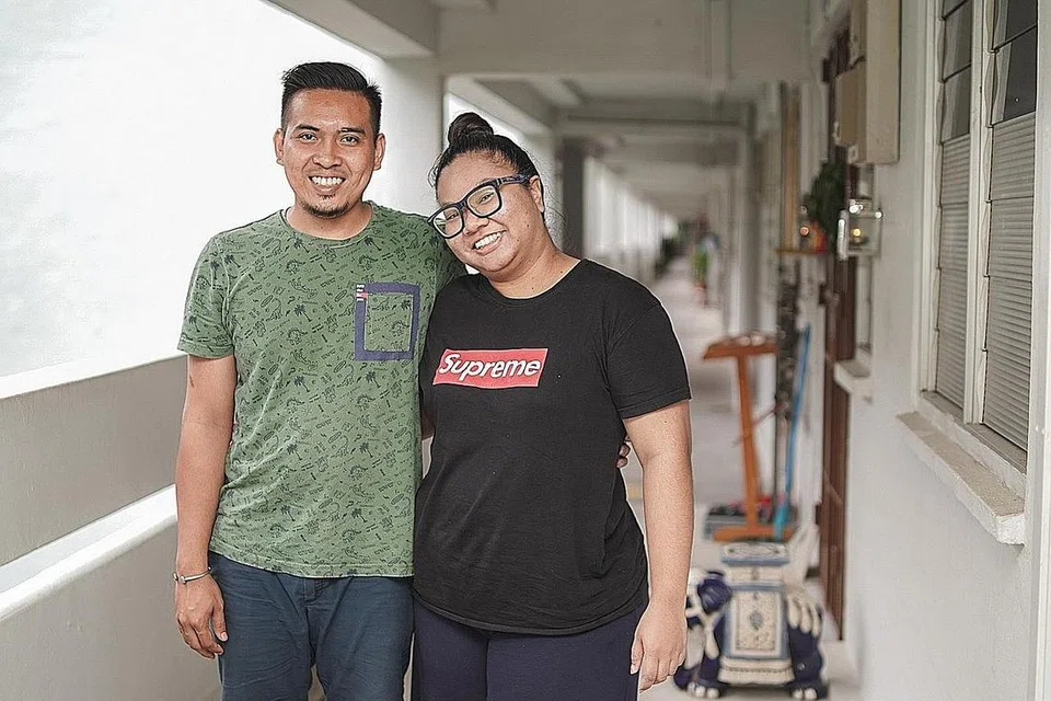 MENGHARGAI BANTUAN DIBERIKAN: Setelah bertahun-tahun bermastautin di Malaysia, Cik Fai'qah dan suaminya, Encik Hafiz, berterima kasih menerima bantuan menyesuaikan diri kembali kepada kehidupan di Singapura.- Foto BH oleh NUR DIYANA TAHA