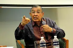 PROFESOR SHIHAB: Berpendapat bahawa seorang Muslim mesti ada pengetahuan, kewaspadaan dan harus dapat mengendalikan emosi untuk menghindari sikap melampau batas. - Foto M.O. SALLEH