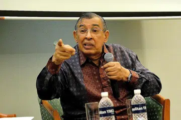 PROFESOR SHIHAB: Berpendapat bahawa seorang Muslim mesti ada pengetahuan, kewaspadaan dan harus dapat mengendalikan emosi untuk menghindari sikap melampau batas. - Foto M.O. SALLEH