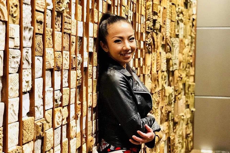 LANGKAH 'BIDAN TERJUN': Bekas finalis Singapore Idol, Maia Lee, tidak merancang memasuki peraduan D'Academy Asia 4, malah menghadiri sesi uji bakat pada saat-saat akhir kerana rindukan bahang pertandingan dan proses menambah ilmu seni. - Foto-foto BM oleh HARYANI ISMAIL