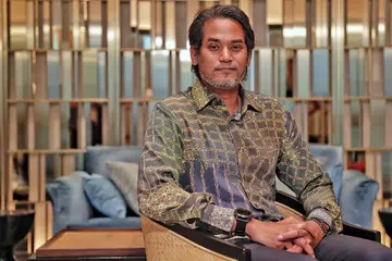 ENCIK KHAIRY JAMALUDIN: Pembaharuan ketara yang dapat dirasakan ialah kematangan demokrasi yang dicerminkan menerusi penerimaan peralihan kuasa oleh rakyat, sekali gus menunjukkan Malaysia bergerak ke arah sebuah demokrasi yang matang. - Foto BH oleh KEVIN LIM