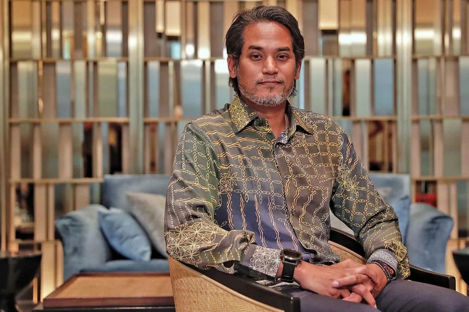 ENCIK KHAIRY JAMALUDIN: Pembaharuan ketara yang dapat dirasakan ialah kematangan demokrasi yang dicerminkan menerusi penerimaan peralihan kuasa oleh rakyat, sekali gus menunjukkan Malaysia bergerak ke arah sebuah demokrasi yang matang. - Foto BH oleh KEVIN LIM