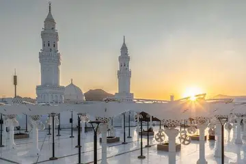 Raja Salman telah mengarahkan supaya Masjid Qiblatain di Madinah dibuka 24 jam sehari bagi membolehkan jemaah menunaikan solat pada bila-bila masa.