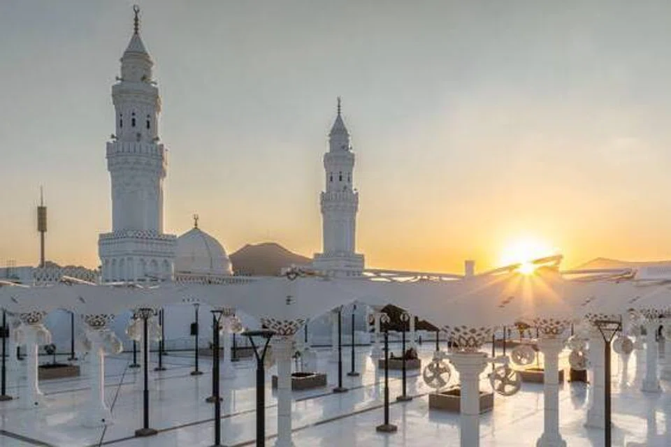 Raja Salman telah mengarahkan supaya Masjid Qiblatain di Madinah dibuka 24 jam sehari bagi membolehkan jemaah menunaikan solat pada bila-bila masa.