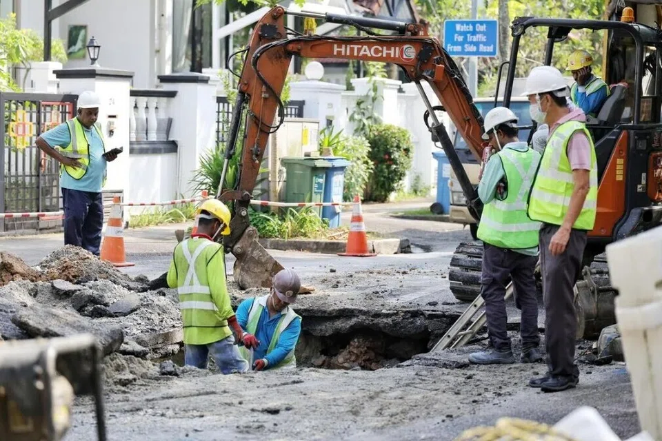 Kerja pembaikan sedang dijalankan di King’s Road pada 22 Ogos.