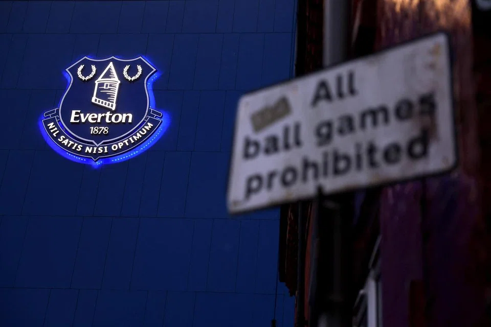 Everton menghadapi hukuman pemotongan lapan mata akibat melanggar peraturan kewangan pertandingan.
