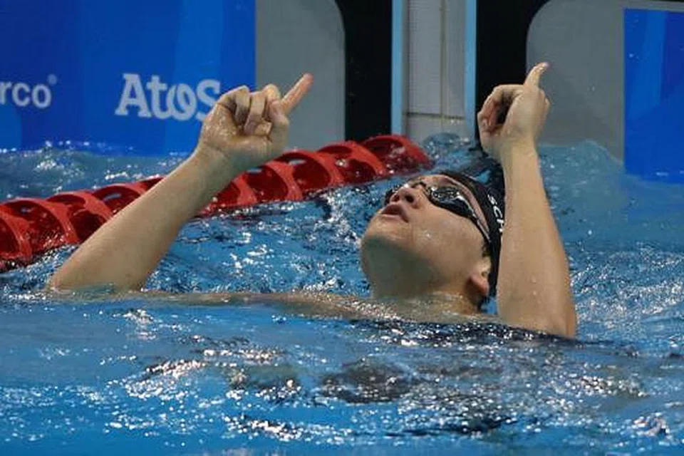 RAJA KOLAM RENANG: Dengan memenangi kesemua sembilan acara yang disertainya - enam perlumbaan individu dengan kesemuanya rekod baru Sukan SEA dan tiga acara berganti-ganti - Joseph Schooling membuktikan bahawa beliau wajar digelar 'raja' di kolam renang. Kemuncak pencapaian itu termasuk menyaksikan Schooling memecahkan rekod yang sudah bertahan selama 33 tahun milik legenda renang negara, Ang Peng Siong, dalam acara 50 meter gaya bebas. - Foto THE STRAITS TIMES