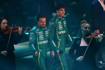 Fernando Alonso (kiri) bersama rakan sepasukannya di Aston Martin, Lance Stroll, berharap dapat memberikan saingan lebih hebat dalam F1 musim baru ini.