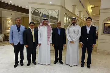 PERTEMUAN DI ARAB SAUDI: (Dari kiri) Haji Abdul Razak Hassan Maricar; Konsul Besar Singapura, Encik Raziff Aljunied; Encik Saad Saleh Al Saleh; Encik Masagos Zulkifli Masagos Mohamad; Pegawai Perhubungan Awam dan Protokol, Encik Osama Al-Jehani, dari Kementerian Haji Arab Saudi; dan Encik Esa Masood di Arab Saudi. - Foto FACEBOOK MASAGOS ZULKIFLI MASAGOS MOHAMAD
