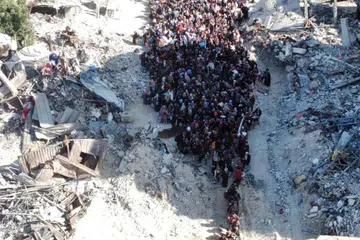Imej yang dirakam dron menunjukkan para penduduk yang hilang tempat tinggal dan mencari perlindungan di Jabalia, utara Gaza, pada 21 Oktober.