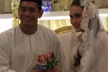 SELAMAT DIIJABKABUL: Artis popular Malaysia, Fahrin, menyempurnakan akad nikah dengan sekali lafaz apabila mengahwini isterinya, Elena, di Pusat Konvensyen Sime Darby Bukit Kiara, di sini pagi ini. - Foto BHM