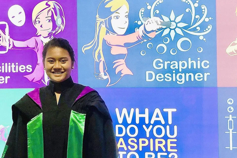 TERBUKTI BERJAYA: Cik Nur Nazurah Abdul Rahim gemar kerja seni dan grafik malah melihatnya unsur komunikasi berkesan dalam menyampaikan pesanan kepada orang ramai. - Foto BH oleh HARYANI ISMAIL