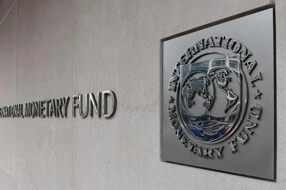 PENILAIAN SEMULA PERTUMBUHAN EKONOMI: IMF pada April lalu meramalkan penguncupan 3 peratus bagi ekonomi dunia tahun ini. Ia juga memberi amaran kemungkinan adanya krisis yang lebih mendalam yang akan mengakibatkan penurunan 6 peratus pada 2020 dan pertumbuhan sifar peratus pada 2021.