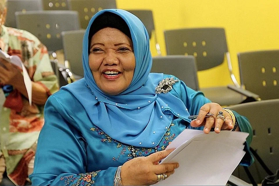 BAWA KENANGAN MANIS: Panggung Victoria mengingatkan pelakon veteran Norsiah Hamid akan kenangan berlakon dalam watak utama pertamanya dalam pementasan. - Foto-foto SITI AISYAH NORDIN