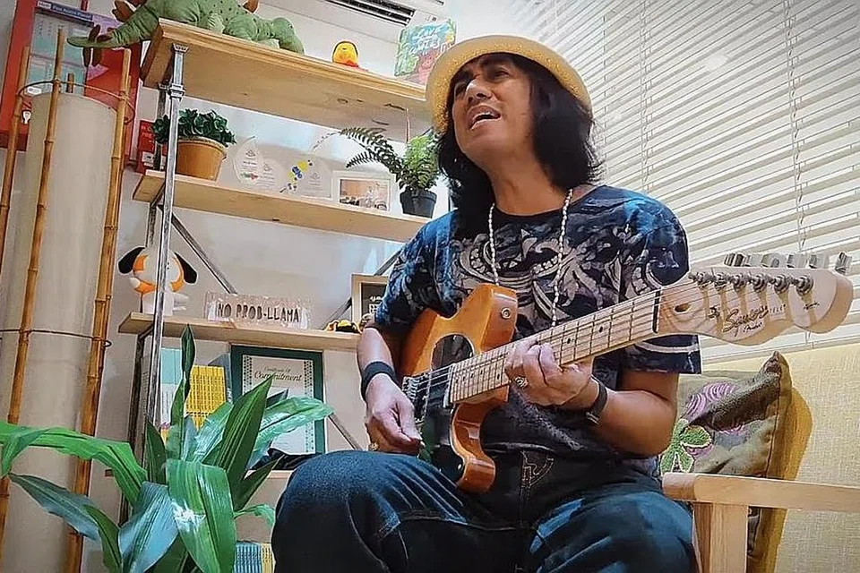 IRAMA SANTAI: Antara pemandangan dalam klip video single, Di Kampong Gelam nyanyian dan gubahan Art Fazil. - Foto MORO RECORDS