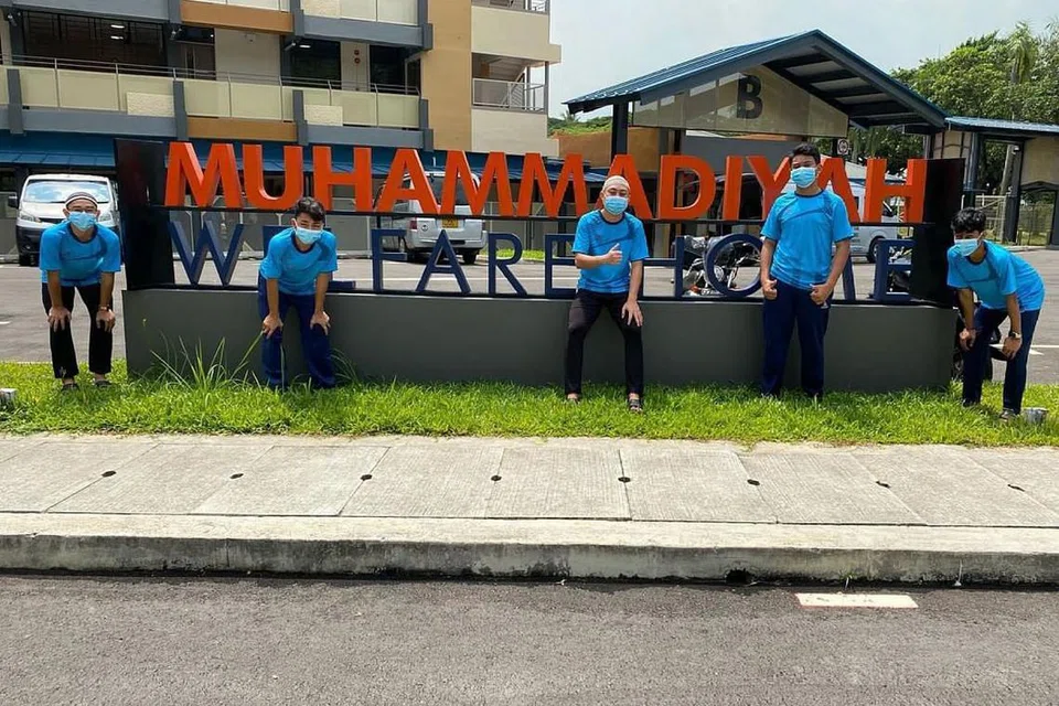 TERSERGAM INDAH: Bangunan baru RKM tersergam indah berhampiran persisiran pantai Pasir Ris. Setiap kelompok dilengkapi dengan ruang makan masing-masing. - Foto RKM