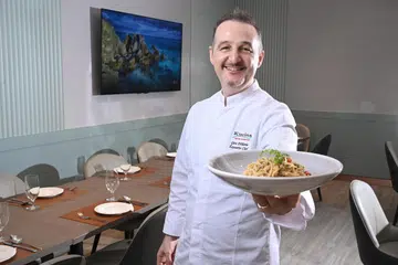 Cef Gero Di Maria Mohammed Omar di restoran Kucina di Kinex Mall.