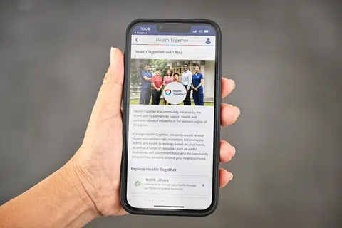 Untuk menyertai inisiatif Kesihatan Bersama, penduduk perlu memuat turun aplikasi NUHS ke dalam telefon bimbit mereka, yang kemudian akan menawarkan pelbagai ciri dan sumber kesihatan.