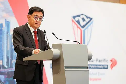 MENJADI LEBIH KONDUSIF: Menurut Timbalan Perdana Menteri, Encik Heng Swee Keat, masyarakat pengurusan kemudahan adalah kumpulan orang yang sangat penting di sebalik operasi harian sesebuah bangunan, tetapi mereka sering kurang dihargai.