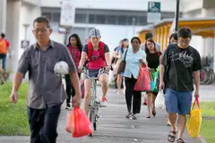 DEMI KESELAMATAN PENGGUNA: Kod berperilaku pejalan kaki yang baru menawarkan panduan keselamatan dan adalah mudah untuk diikuti. - Foto fail