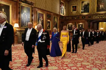 Raja Charles III dan Presiden Amerika Syarikat Donald Trump diikuti Permaisuri Camilla dan Wanita Pertama Melania Trump, Putera Wales bersama Paula Reynolds serta Puteri Wales bersama Michael Boulos, berjalan pada jamuan negara di Istana Windsor, Berkshire, pada hari pertama lawatan negara kali kedua Presiden Trump dan Wanita Pertama Melania ke United Kingdom, Rabu, 17 September 2025.