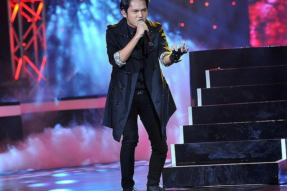 MILIKI TARIKAN SEMBERANI: Dengan wajah kacak dan suara merdunya, Amir Syazwan Masdi memiliki ramai pengikut yang terpegun khususnya ketika beliau mendendangkan lagu rok dengan penuh penghayatan.