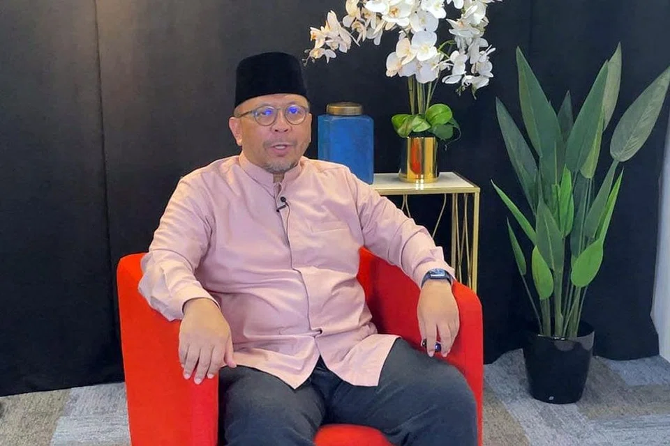PELBAGAI SEGMEN: Episod kedua 'Nadi Kota' mengajak penonton menikmati juadah Parsi untuk berbuka puasa. Timbalan Mufti, Ustaz Dr Mohammad Hannan Hassan juga mengongsikan topik "Harapan, Keyakinan, Keluarga dan Istiqamah" dalam segmen kerohanian setiap minggu (gambar atas). - Foto TANGKAP LAYAR NADI KOTA