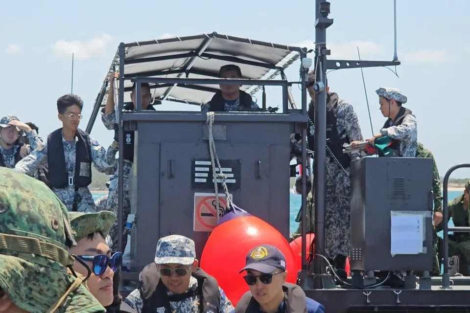 Bot Utiliti Laju (FCU) berperanan penting dalam Latihan Trident sebagai kenderaan yang memindahkan aset – anggota tentera dan kenderaan – dari laut ke darat dan sebaliknya. Operasi FCU ini memerlukan sekitar empat anggota untuk memastikan kelancarannya dan boleh memuatkan sekitar 130 tentera dalam satu-satu masa. 