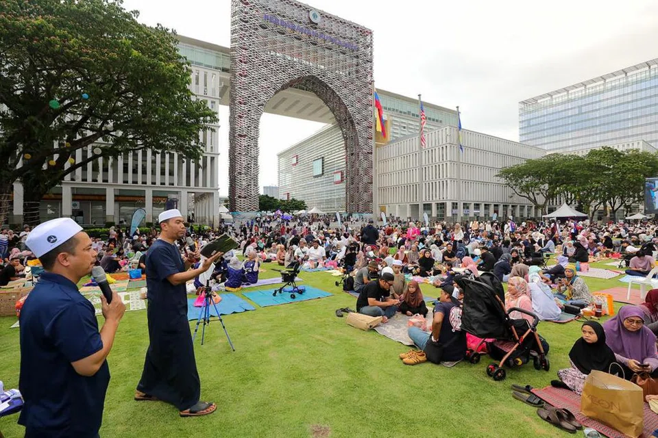 Perbadanan Putrajaya menyediakan pelbagai pengisian bermanfaat termasuk ceramah untuk umat Islam yang memilih untuk berbuka di Laman Berbuka Puasa di Dataran Putrajaya, Putrajaya, sepanjang Ramadan 2024. 