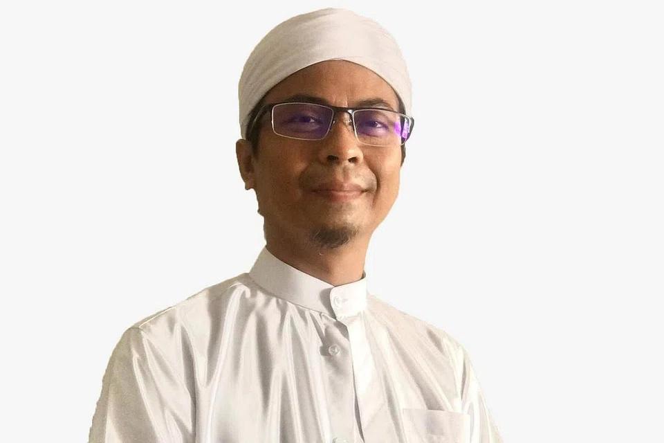 SEKILAS BIODATA: Ustaz Mohd Iszam Karim Ketua Jabatan Pendidikan Islam Masjid Mujahidin. Beliau memiliki ijazah Sarjana Pendidikan Agama Islam daripada Universitas Ibn Khaldun, Bogor, Indonesia.
