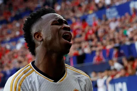 Real Madrid mengemukakan aduan kepada Jawatankuasa Tatatertib Persekutuan Bola Sepak Sepanyol (RFEF) terhadap pengadil dalam perlawanan menentang Osasuna pada 16 Mac susulan serangan penghinaan berbaur perkauman terhadap penyerang, Vinicius Jr.