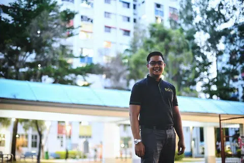 Encik Hamzah Mohd Ariff, 33 tahun, merupakan seorang bekas pesalah dan bekas penagih yang kini membantu pesalah lain kembali ke pangkuan masyarakat dan keluarga.