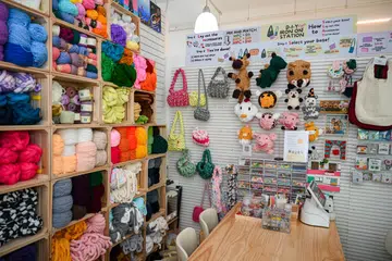 Di Envyher, terdapat ruangan kreatif, Envy Crafts, yang menganjurkan bengkel seperti  membuat beg tangan, menghias kotak pensel, membuat barang kemas micro crochet, dan melukis.
