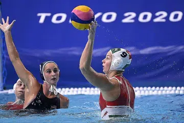 HUNGARY BUAT KEJUTAN: Juara bertahan polo air wanita, Amerika Syarikat (kiri), tewas di tangan Hungary.- Foto EPA-EFE
