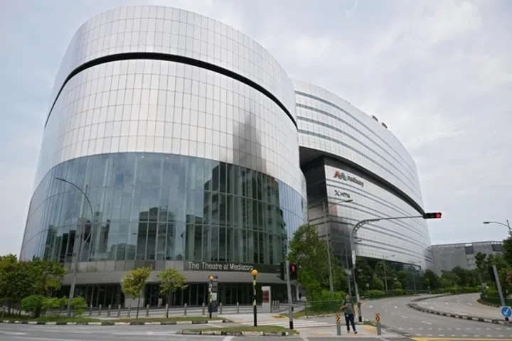 Penyiar perkhidmatan awam Singapura, Mediacorp, diperuntukkan $380 juta oleh pemerintah setiap tahun sepanjang lima tahun kebelakangan ini.