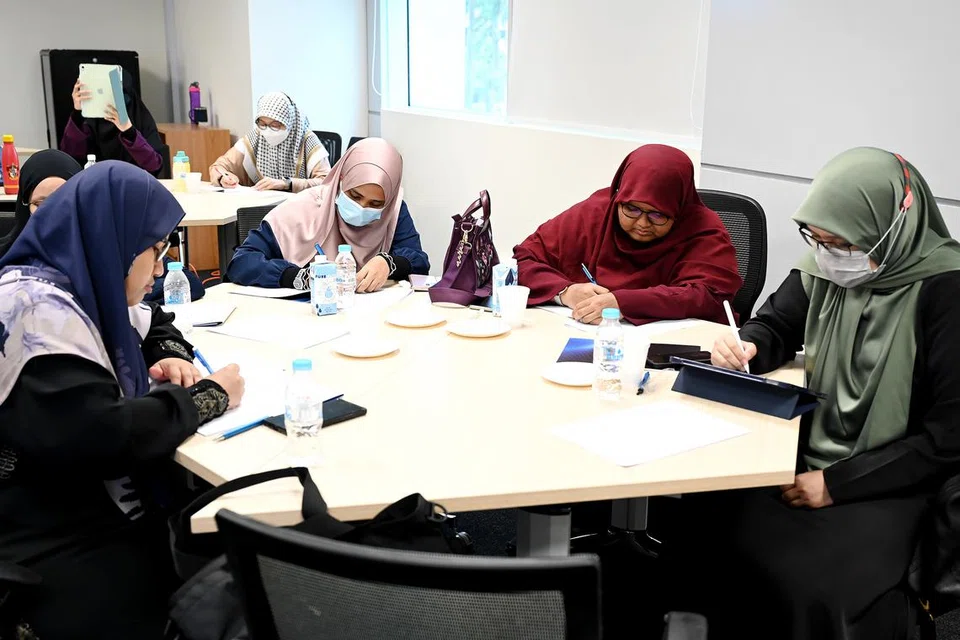 Cara penulisan berita yang padat dapat menarik perhatian pembaca 