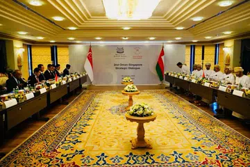 Dialog Strategik Singapura-Oman (SOSD) kedua pada 19 Januari di Oman dipengerusikan bersama oleh Menteri Undang-Undang merangkap Ehwal Dalam Negeri, Encik K. Shanmugam (kiri); Menteri di Pejabat Perdana Menteri merangkap Menteri Kedua (Ehwal Luar merangkap Pendidikan), Dr Mohamad Maliki Osman (dua dari kiri); Menteri Ehwal Luar, Encik Sayyid Badr Bin Hamid Bin Hamood Al Busaidi (kanan); dan Setiausaha Agung Majlis Keselamatan Negara, Mejar Jeneral (MG) Idris Bin Abdulrahman Bin Hamoud Al Kindi (dua dari kanan).