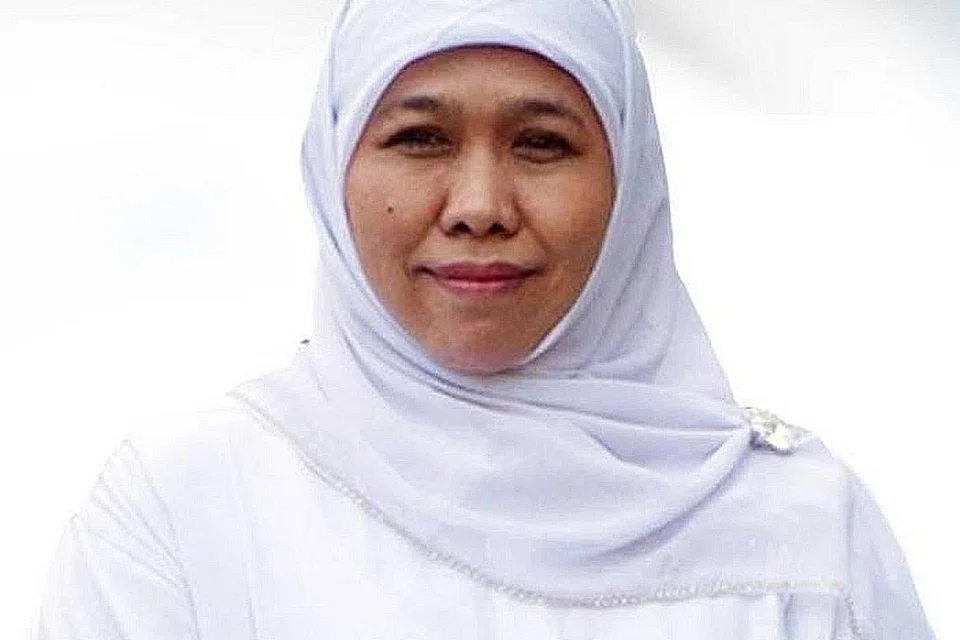 GABENOR JAWA TIMUR: Cik Khofifah Indar Parawansa, 56 tahun, dilihat gandingan mantap Encik Ganjar dengan sokongan penduduk Jawa Timur dan ahli Nahdlatul Ulama. - Foto BUNDAKIP/FACEBOOK 