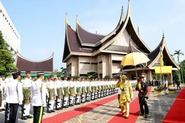 Perebutan takhta, Tuanku Muhriz Tuanku Munawir, Negeri Sembilan 
