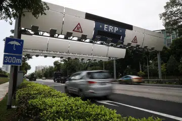 Menteri Pengangkutan, Encik Chee Hong Tat, dalam satu wawancara bersama media pada 3 Disember berkata walaupun sistem Bayaran Elektronik Jalan Raya (ERP) 2.0 mampu menetapkan caj mengikut jarak perjalanan, pihak berkuasa masih berada dalam peringkat awal melihat model mengenakan caj bagi jarak yang berbeza.