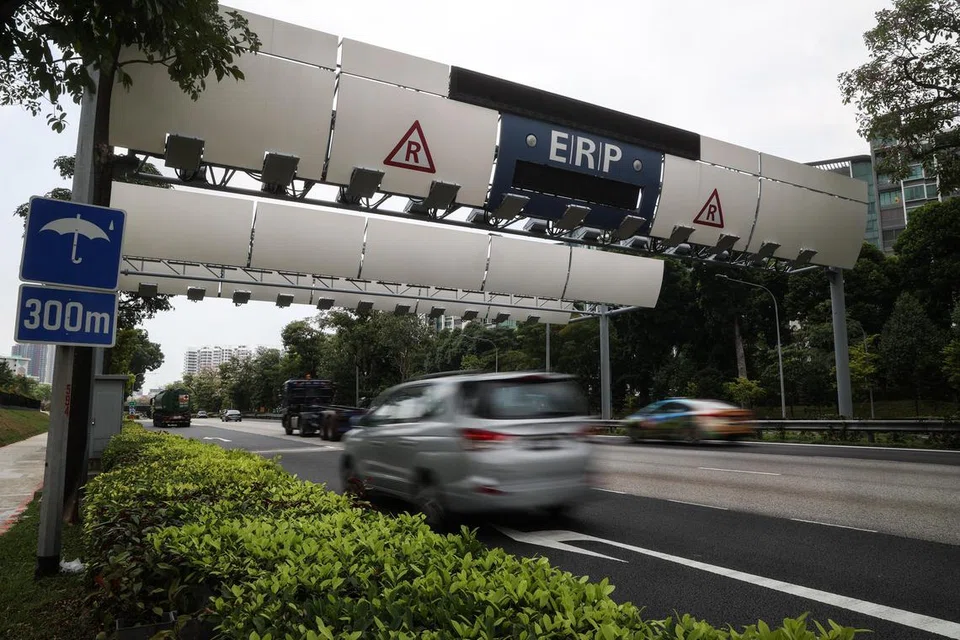 Menteri Pengangkutan, Encik Chee Hong Tat, dalam satu wawancara bersama media pada 3 Disember berkata walaupun sistem Bayaran Elektronik Jalan Raya (ERP) 2.0 mampu menetapkan caj mengikut jarak perjalanan, pihak berkuasa masih berada dalam peringkat awal melihat model mengenakan caj bagi jarak yang berbeza.