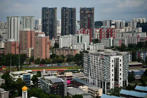 NAIK HARGA: Harga flat jualan semula HDB terus meningkat untuk bulan kedua berturut-turut.