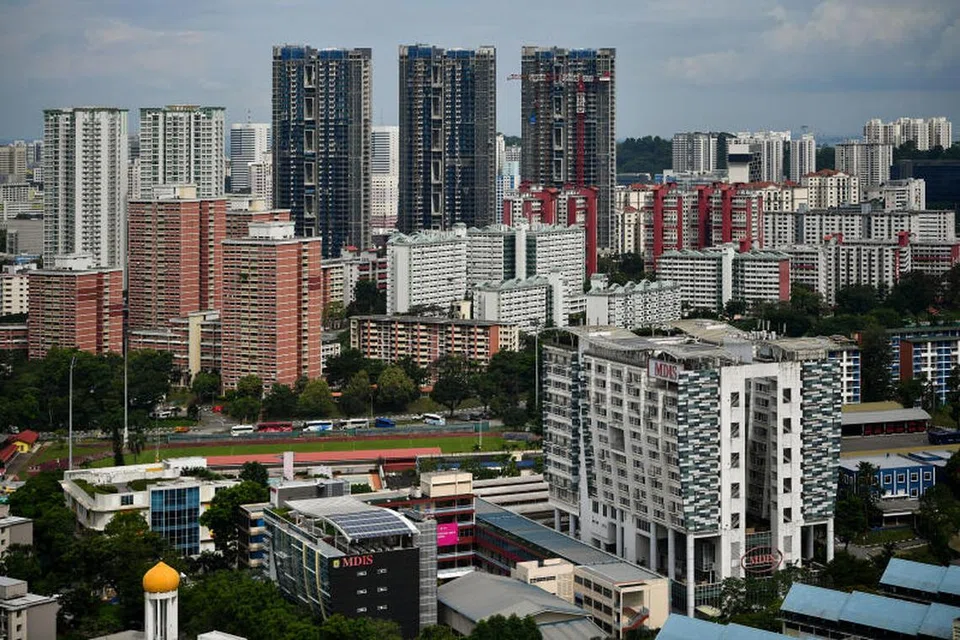 NAIK HARGA: Harga flat jualan semula HDB terus meningkat untuk bulan kedua berturut-turut.