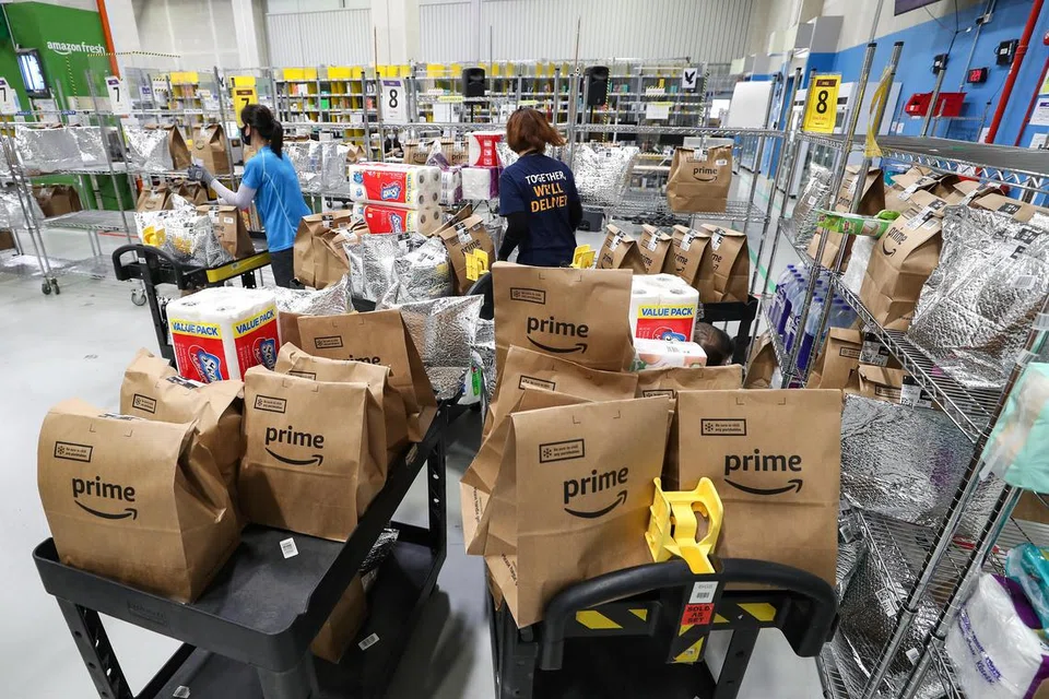 Anak syarikat Amazon, Amazon Web Services, pada Mei 2024 berkata ia akan melabur $12 bilion ke dalam prasarana awannya yang sedia ada di Singapura dalam tempoh empat tahun akan datang. 