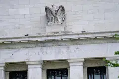 Pegawai bank pusat Amerika Syarikat  membiarkan kadar faedah tidak berubah pada Julai, tetapi membuka pintu kepada pemotongan pada sesi dari 17 hingga 18 September.