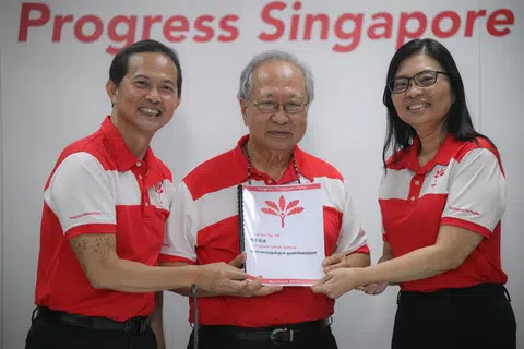 Parti Kemajuan Singapura (PSP) melancarkan manifesto parti dalam satu sidang media yang dipengerusikan (dari kiri) Setiausaha Agung PSP, Encik Leong Mun Wai; pengerusi PSP, Dr Tan Cheng Bock; dan naib pengerusi pertama parti, Cik Hazel Poa, pada 6 April.