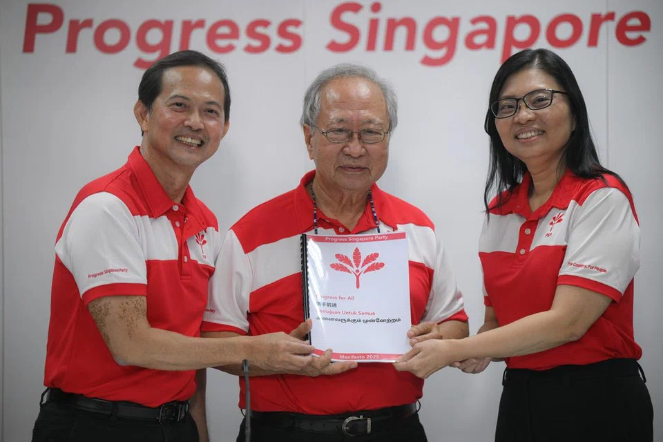 Parti Kemajuan Singapura (PSP) melancarkan manifesto parti dalam satu sidang media yang dipengerusikan (dari kiri) Setiausaha Agung PSP, Encik Leong Mun Wai; pengerusi PSP, Dr Tan Cheng Bock; dan naib pengerusi pertama parti, Cik Hazel Poa, pada 6 April.