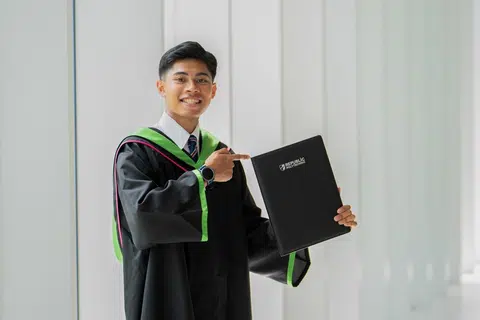 Encik Faiq ingin menggabungkan ilmu sains bersama penggubalan dasar dan perniagaan ketika menuntut di universiti demi menyumbang bakti di peringkat nasional pula.